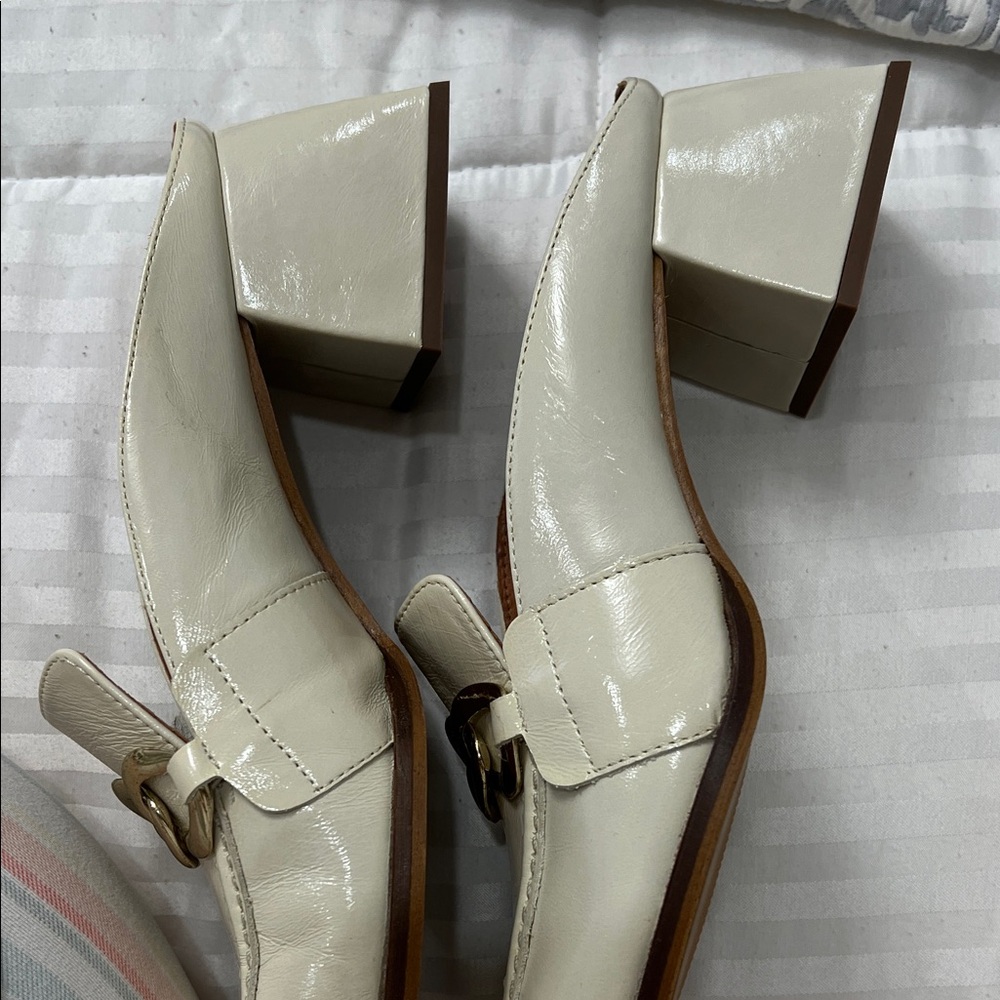Cream mule with Gold Chain - Picture 2 of 3